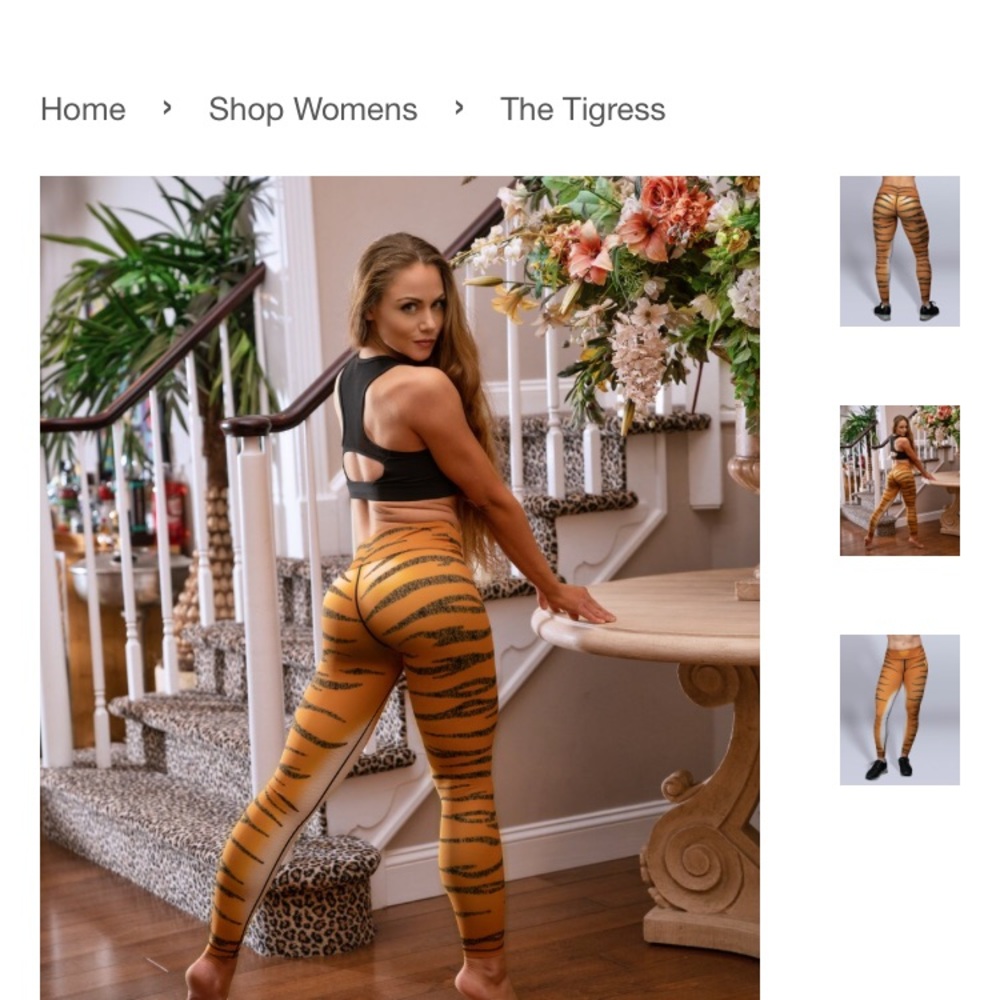 Violate the dress code tigress leggings size large